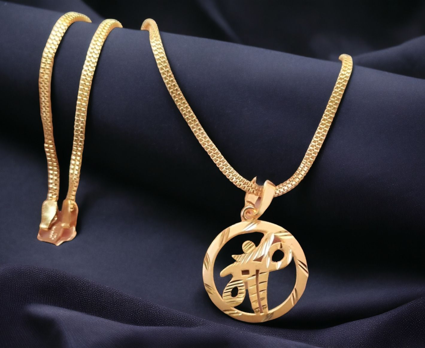divs fashion MAA ROUND DESIGNER PENDANT WITH GOLD CHAIN Gold-plated Brass Pendant Set-picture-10