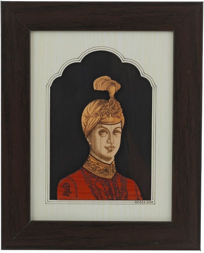 Guru Harkrishan Singh ji 6.5 inch Decorative Religious 2 In 1 Wooden Photo Frame, For Table Top & Wall Hanging-image-4