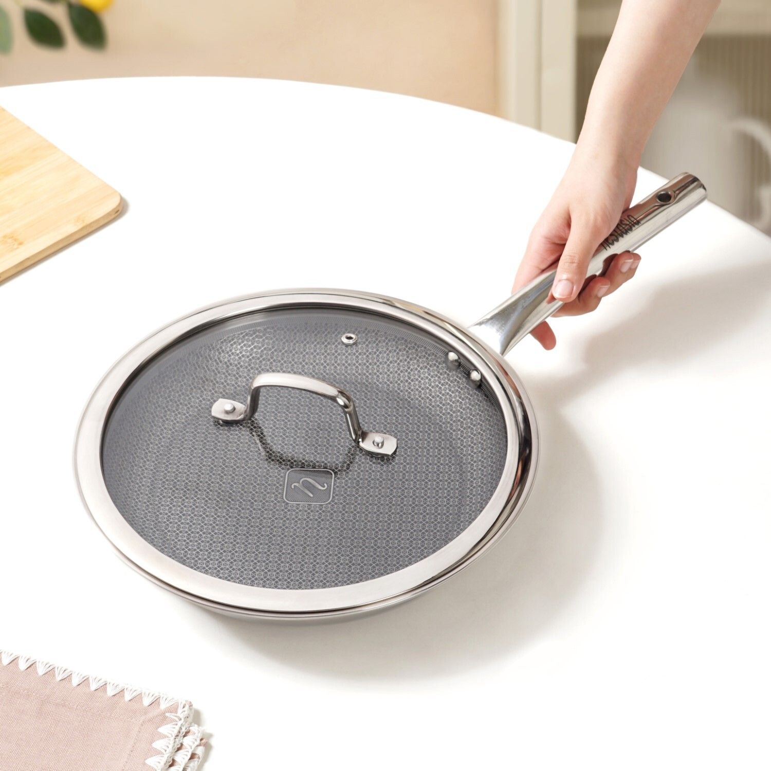 nestasia Honeycomb Non Stick Triply Frypan With Lid Fry Pan 26.5 cm diameter with Lid 1750 L capacity-picture-0
