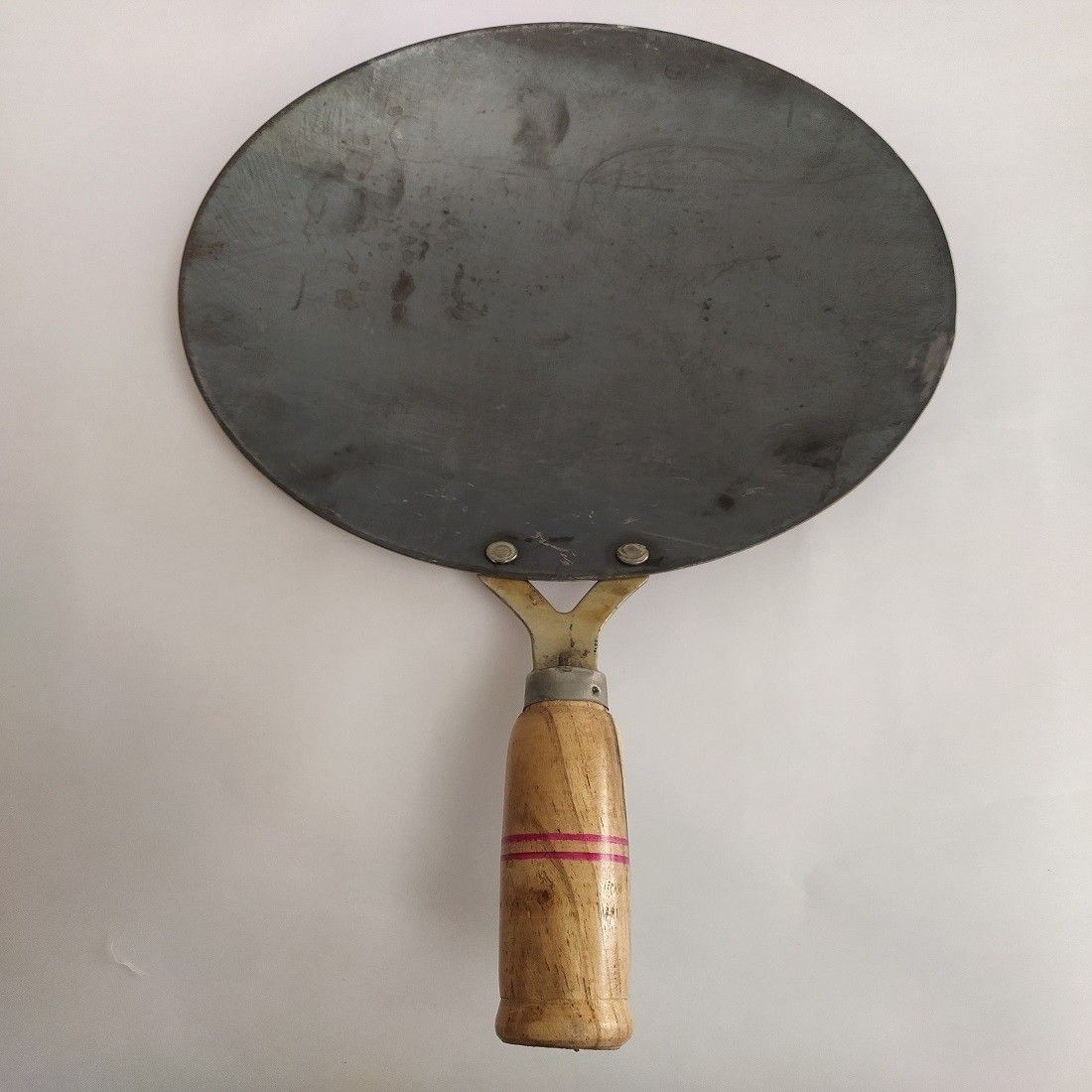 Premium Quality Heavy Iron Loha tawa with wooden handle Tawa 0.95 cm diameter-image-15