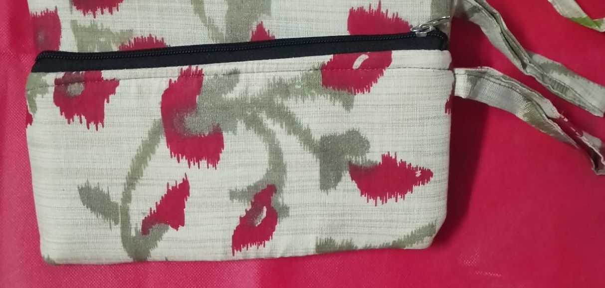 Women Multicolor Wristlet