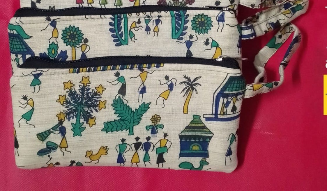 Women Multicolor Wristlet