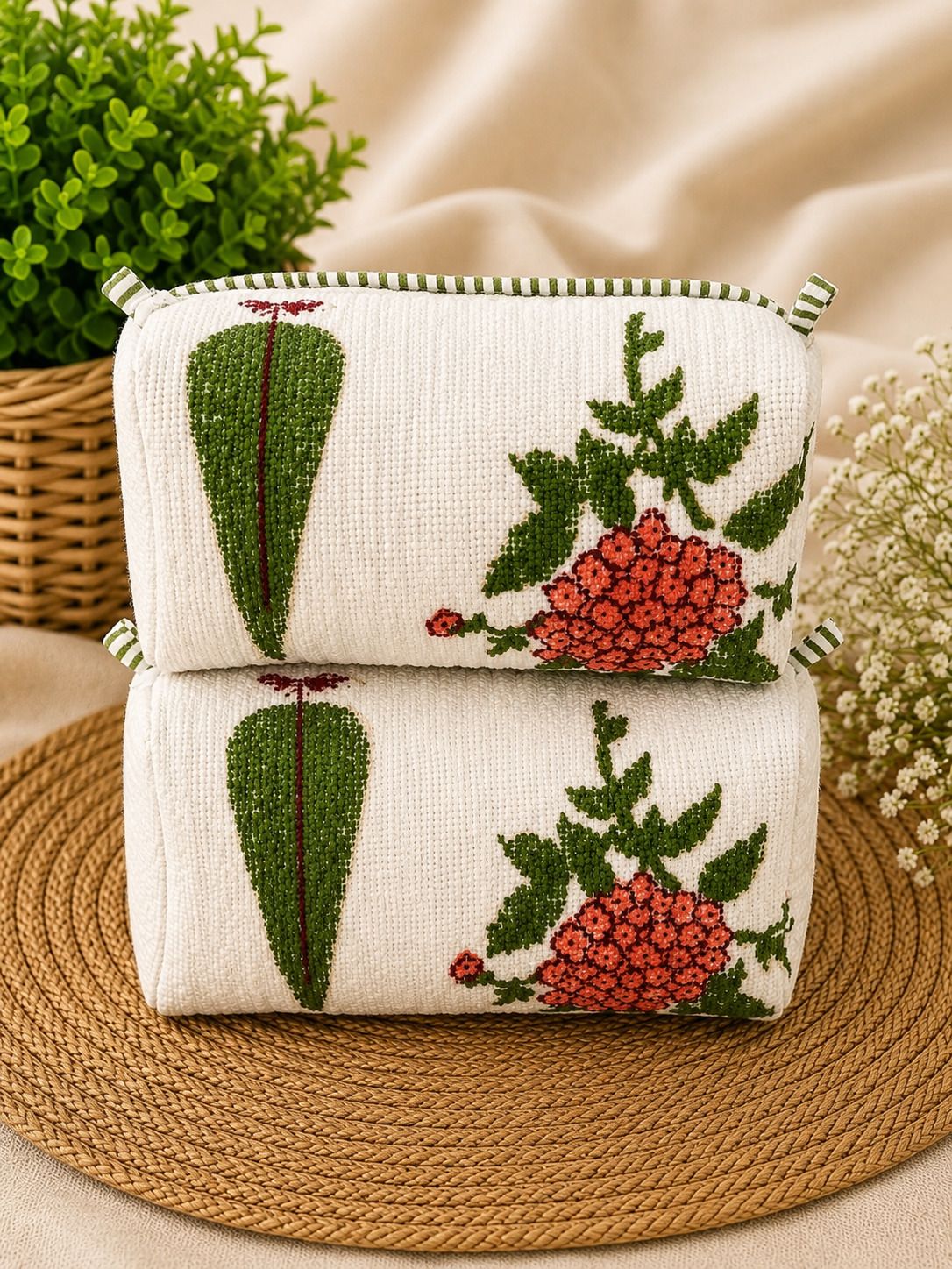 Women White Cosmetic Bag-image-20