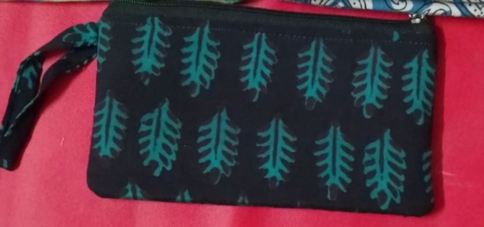 Women Multicolor Wristlet