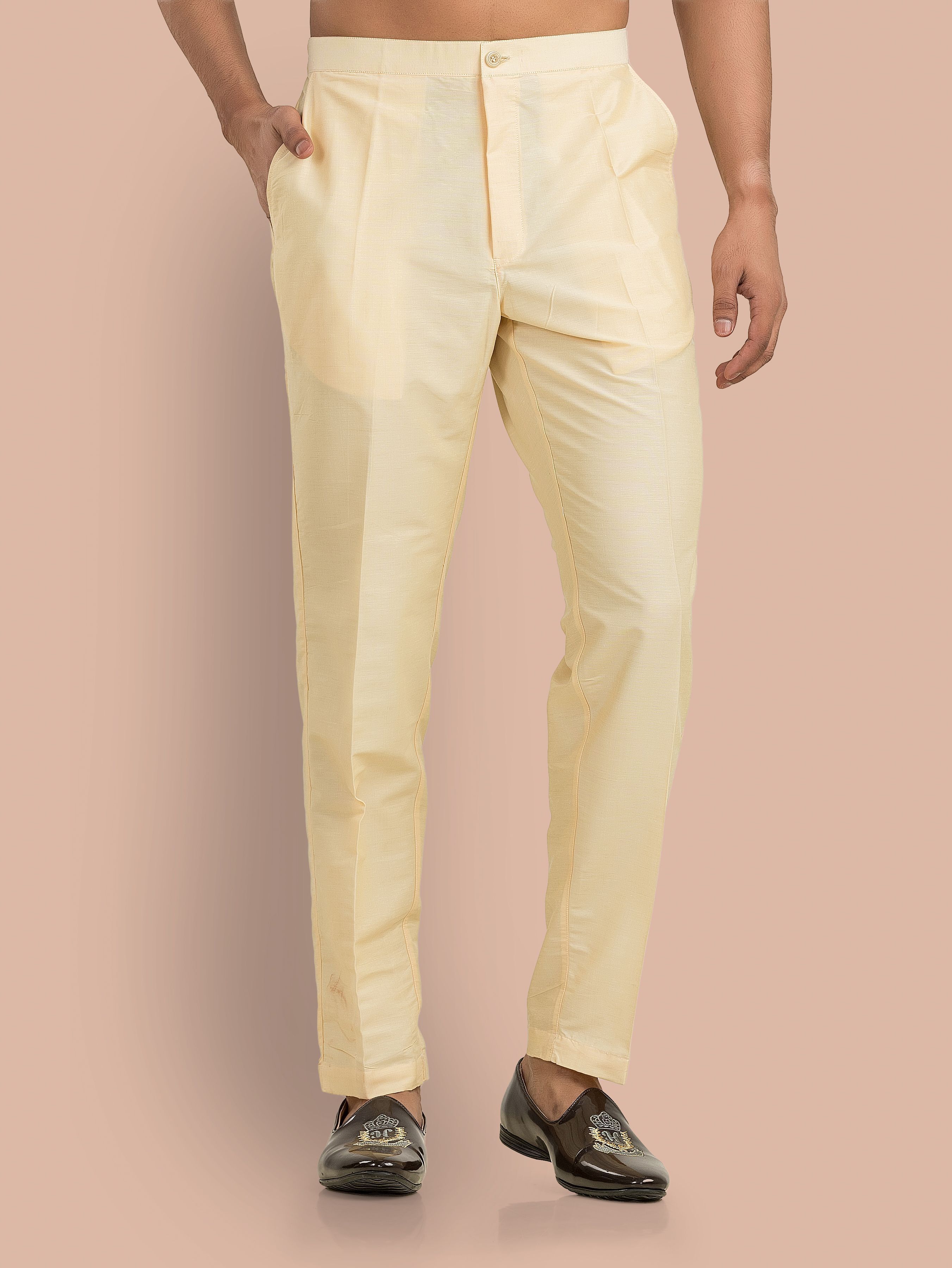 The model (height 6') is wearing a size L Men Pyjama