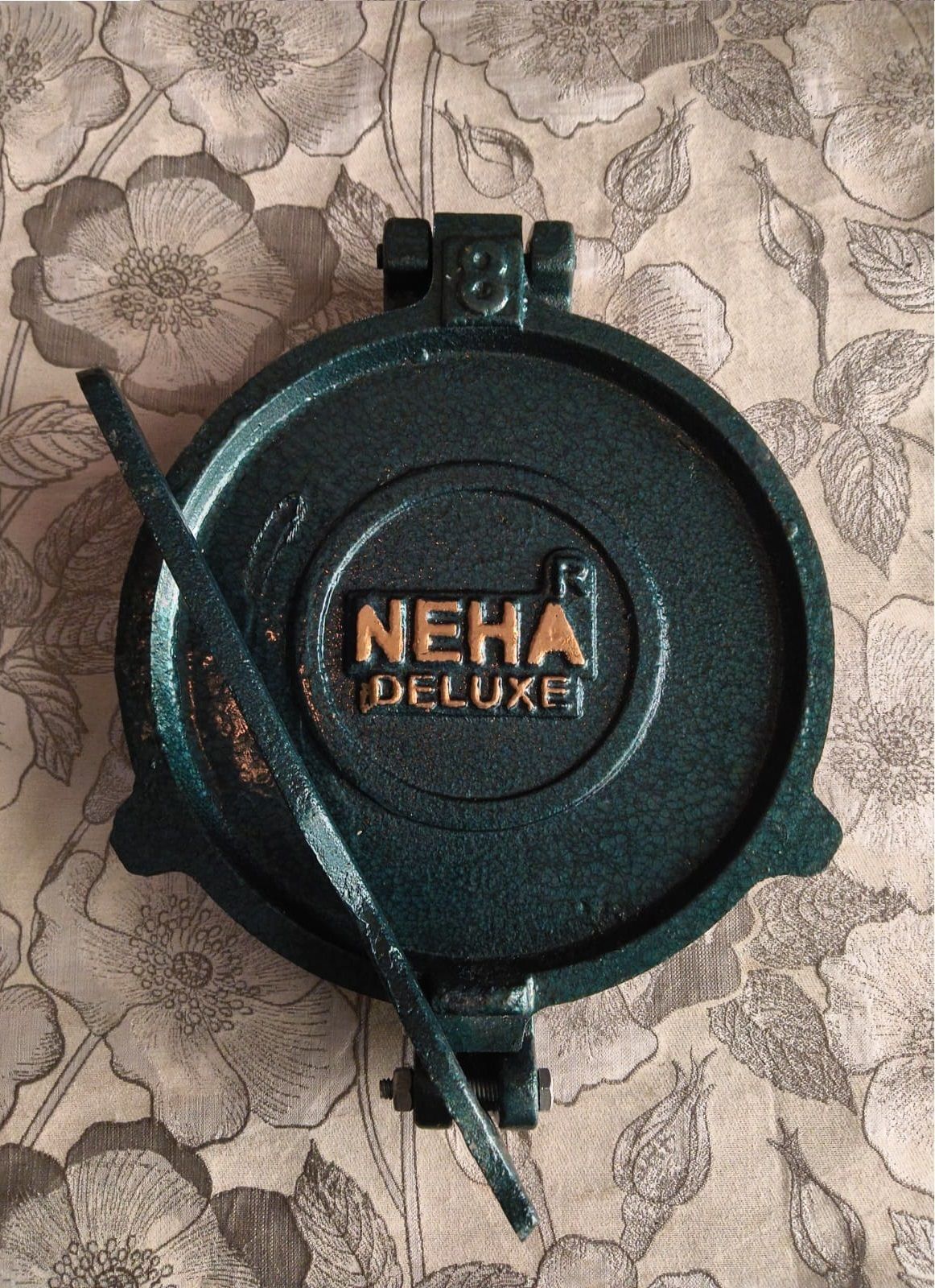 8.5'' Cast Iron Press Heavy Model SS Puri Press Machine with Handle (HRM08-16) Roti and Khakra Maker-image-46