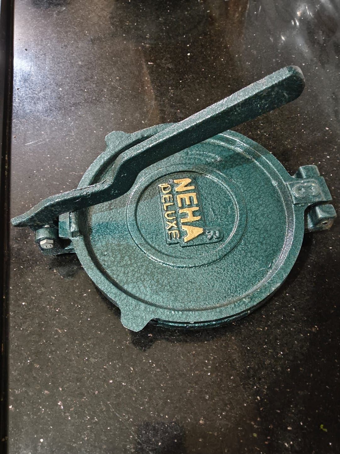 8.5'' Cast Iron Press Heavy Model SS Puri Press Machine with Handle (HRM08-18) Roti and Khakra Maker-image-18