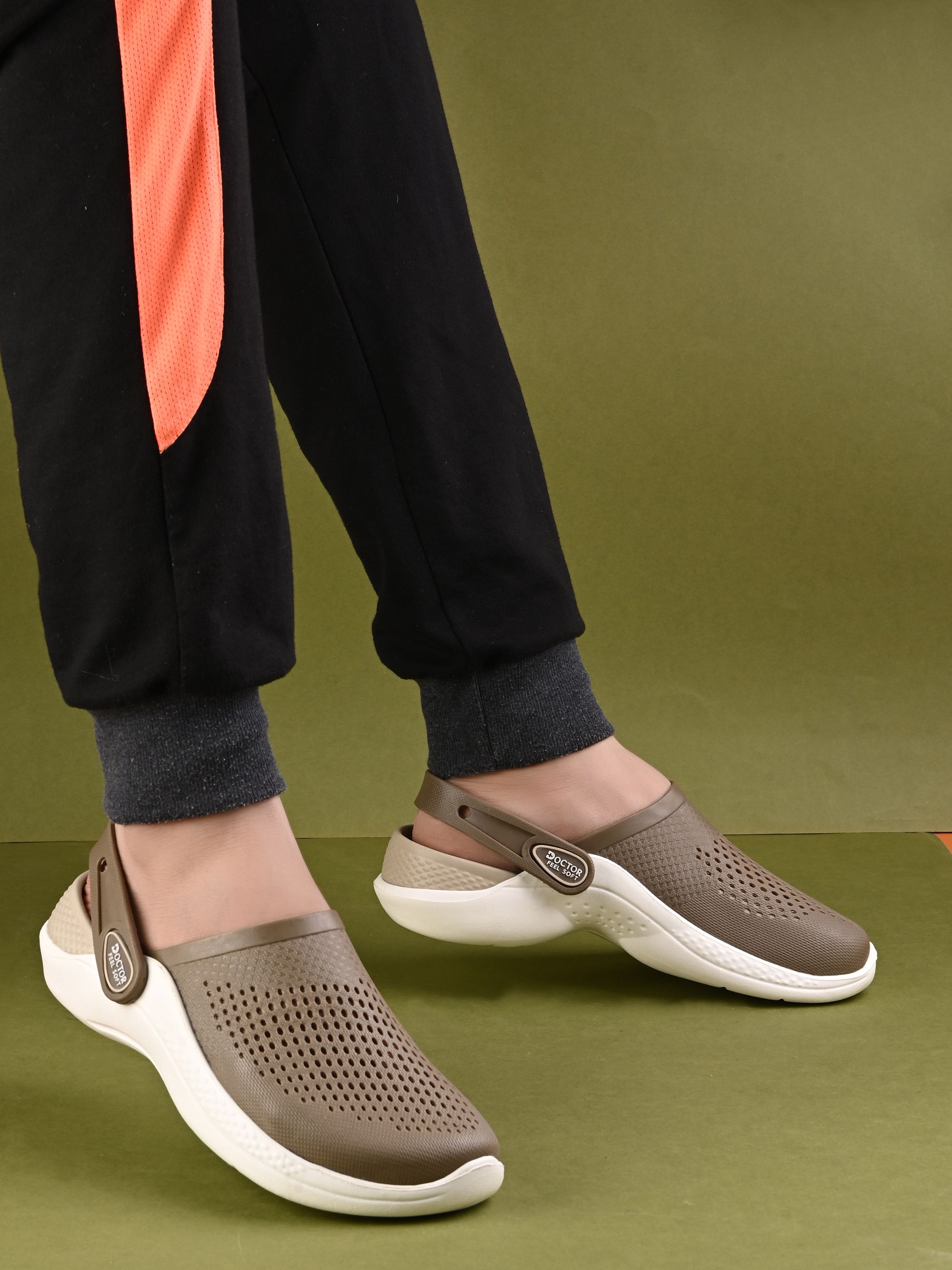 Men Clogs Lightweight Soft Sole Comfortable Long Hour Duty Footwear Clogs Sandal-image-38