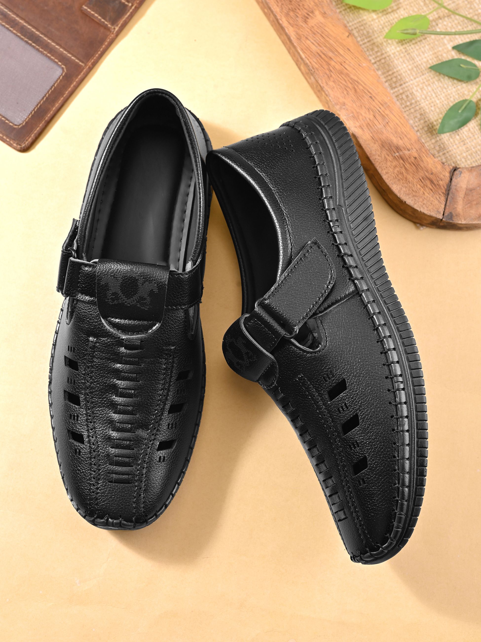 amico Men Flats Sandal-picture-47
