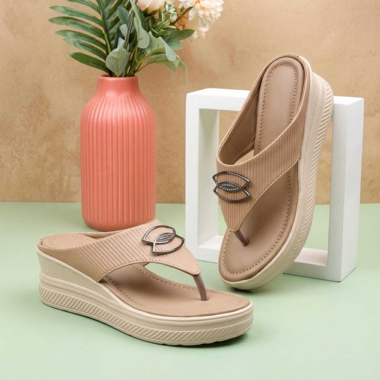 t-rock Women Wedges Sandal-picture-33