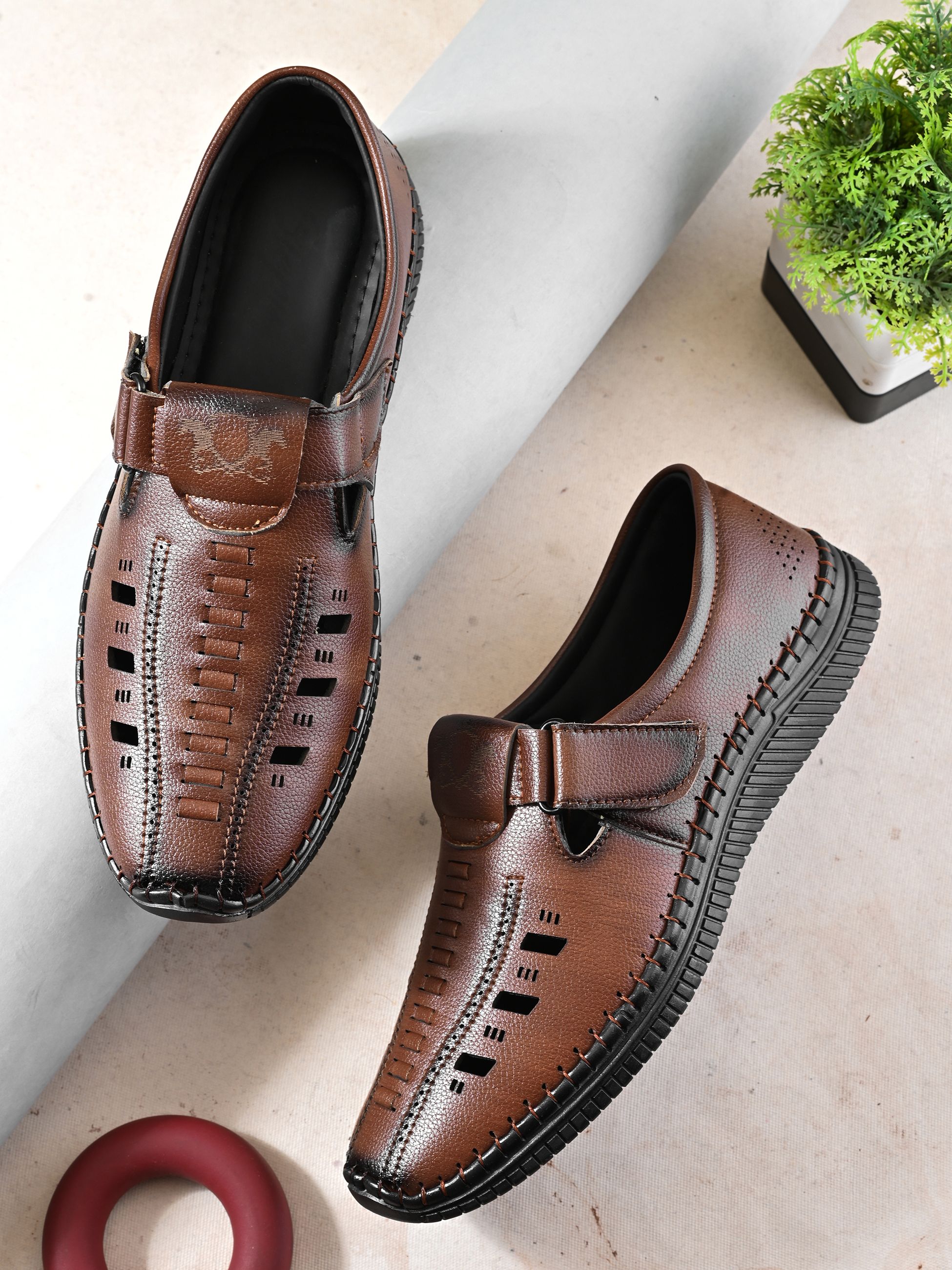 amico Men Flats Sandal-picture-38