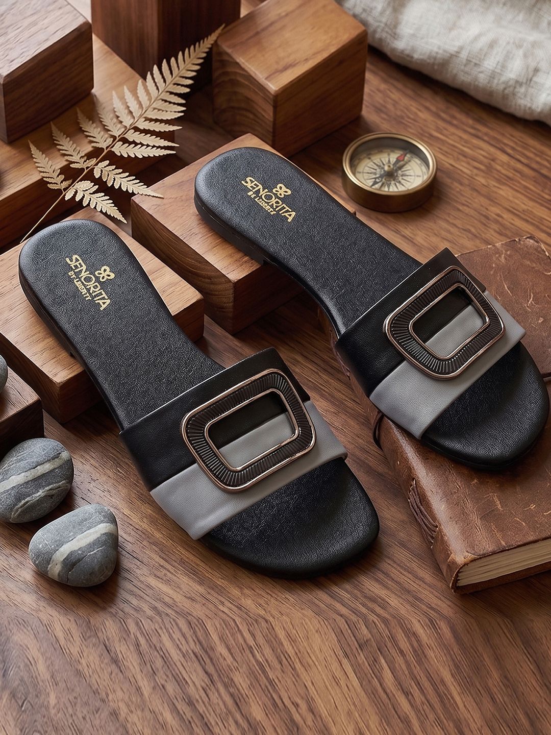 women flats sandal