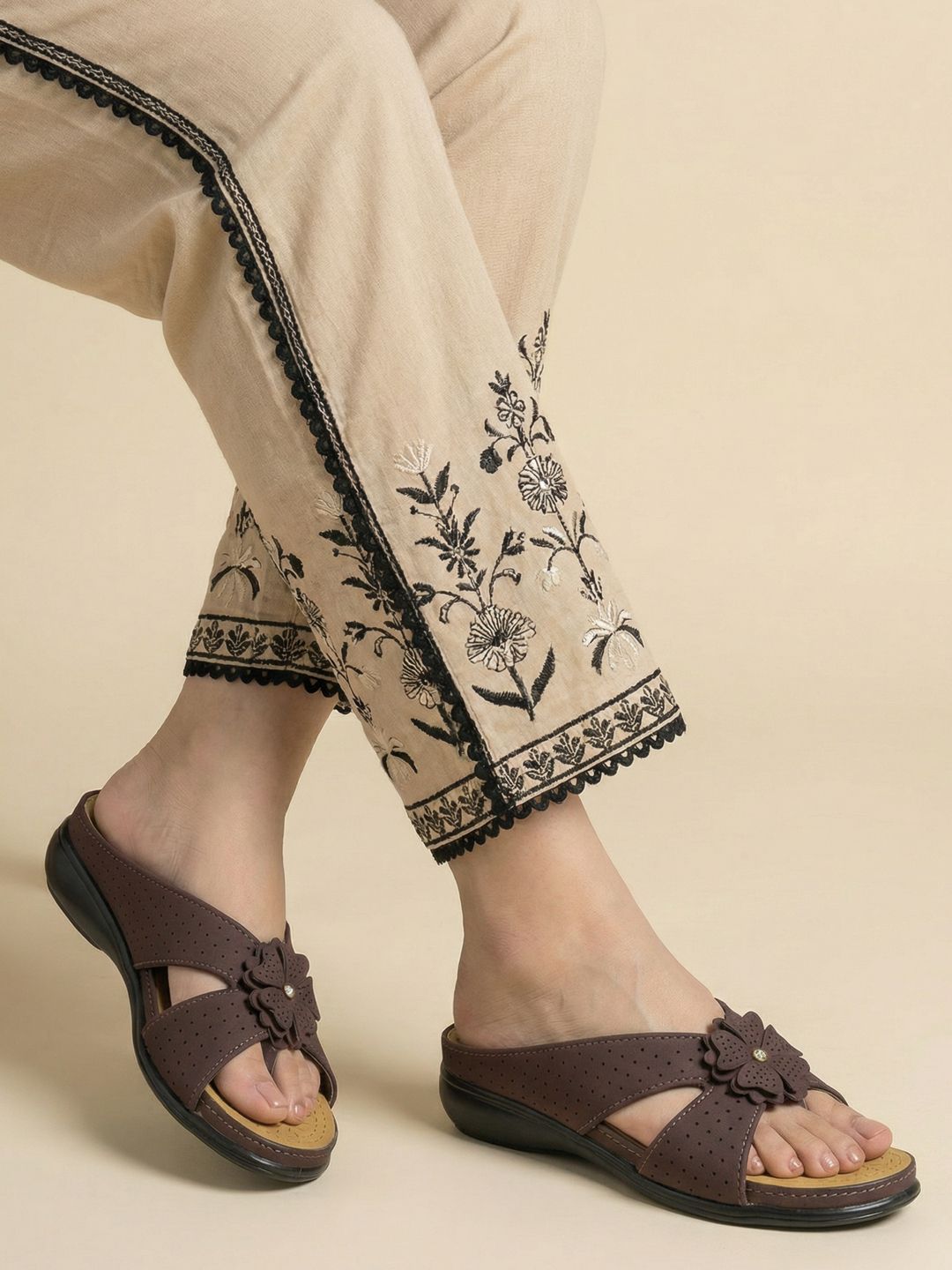 Women Flats Sandal-image-42