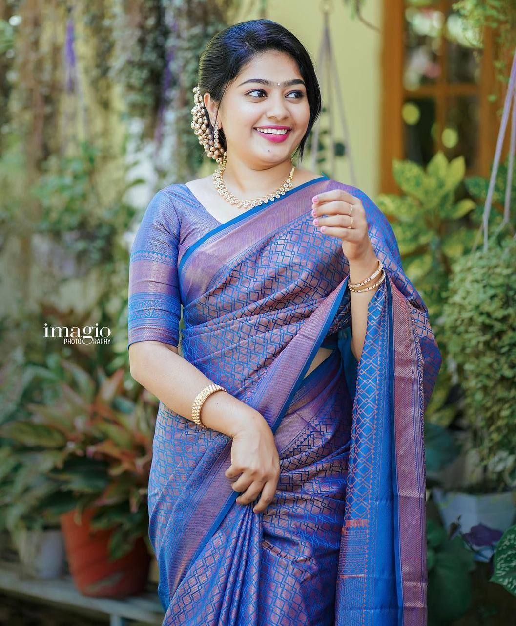 avantika fashion Woven Kanjivaram Pure Silk, Art Silk Saree-picture-17