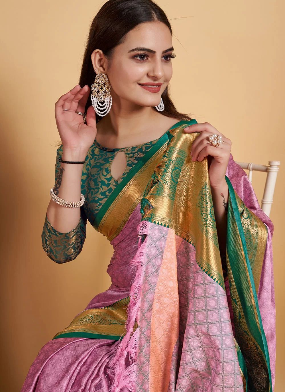 Geometric Print Jamdani Cotton Blend Saree