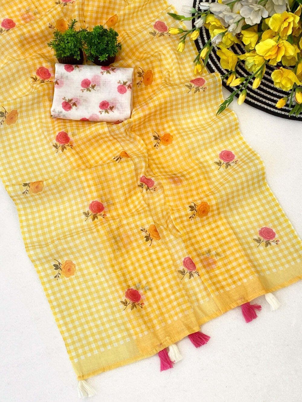 Checkered, Floral Print Daily Wear Cotton Linen Saree-image-5