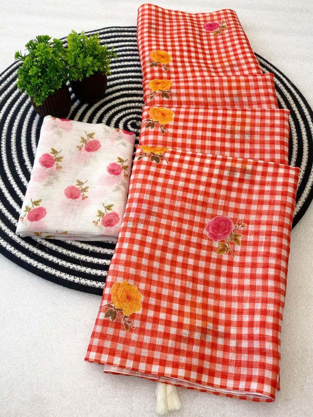 Checkered, Floral Print Daily Wear Cotton Linen Saree-image-11