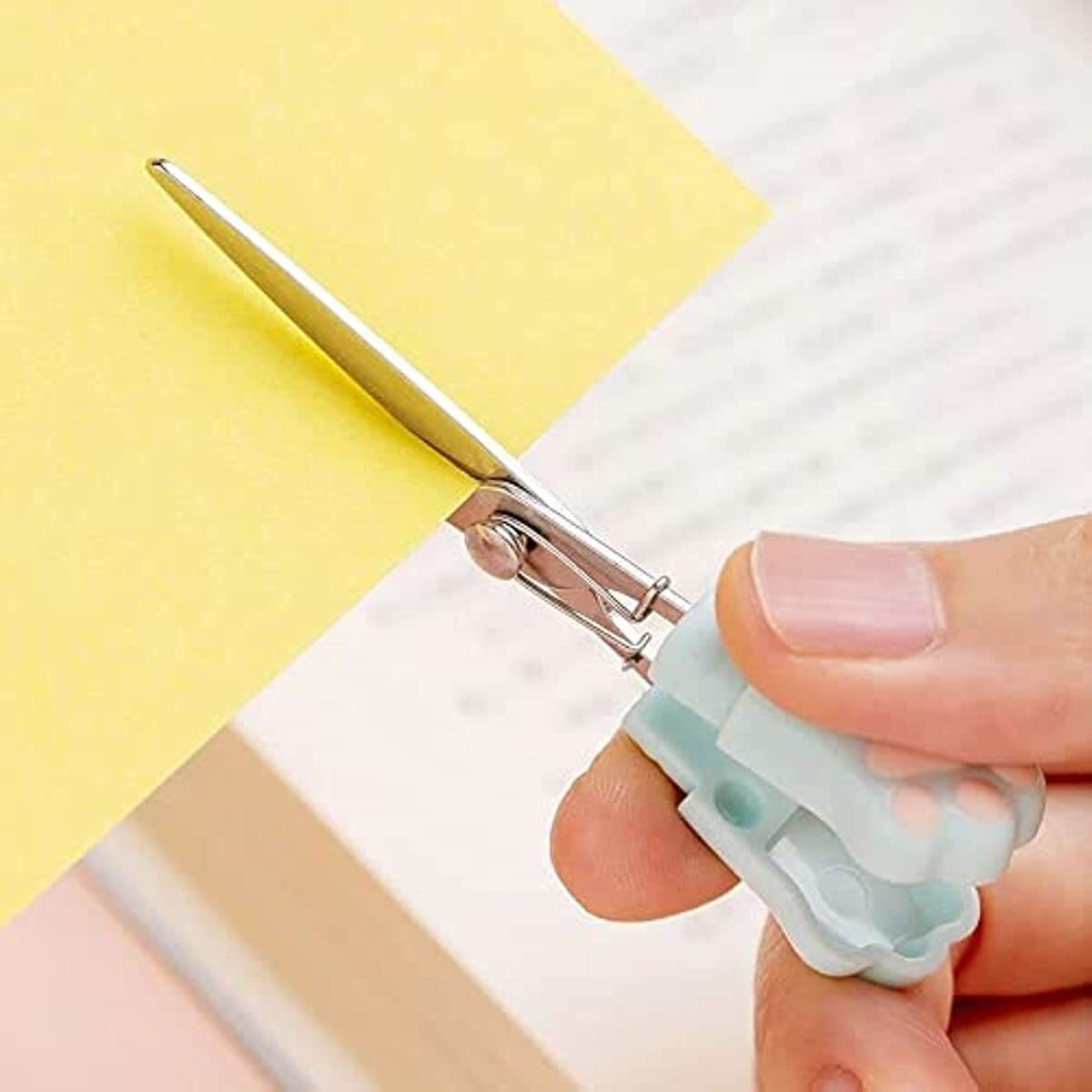 beautykingdom Random Color Mini Portable Fresh Color Cute Cat Claw Stationery Scissors Scissors image 1