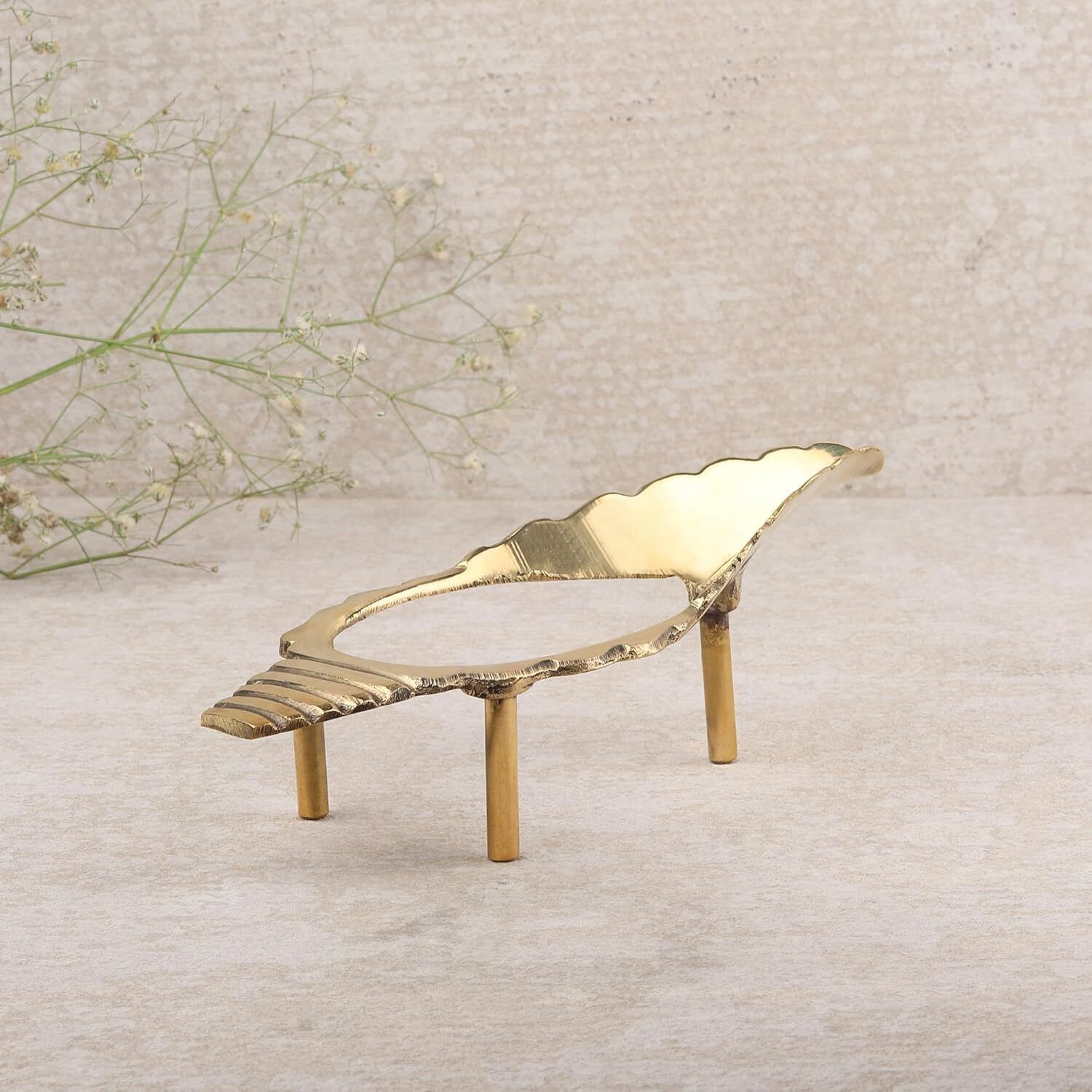 Small Brass Shankha Stand for Puja, Sankha Stand for 3-5 inch Shank Decorative Shankh