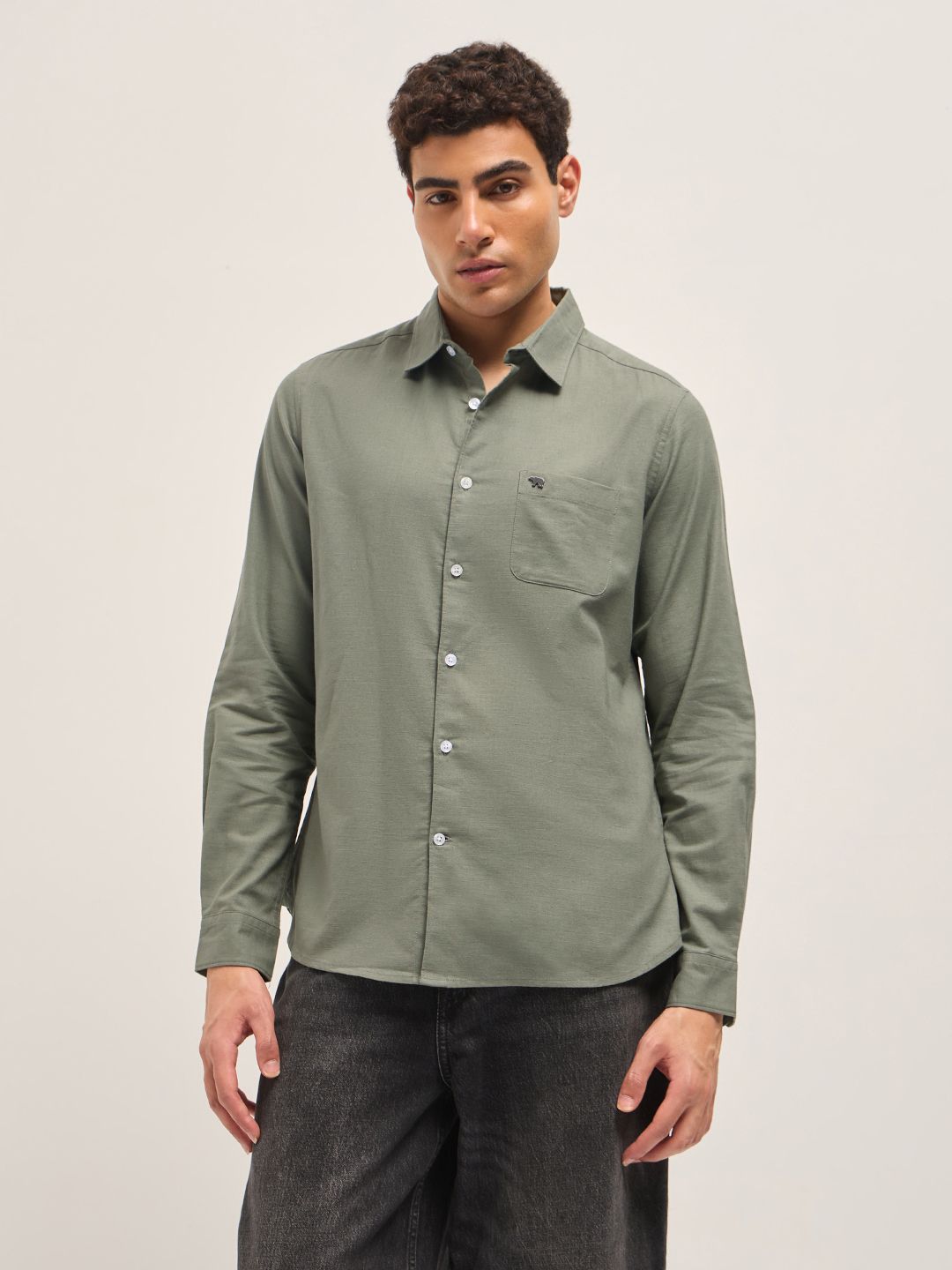 the bear house Men Slim Fit Solid Spread Collar Casual Shirt-picture-13