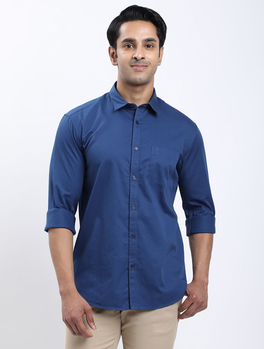 Men Slim Fit Solid Casual Shirt-image-0