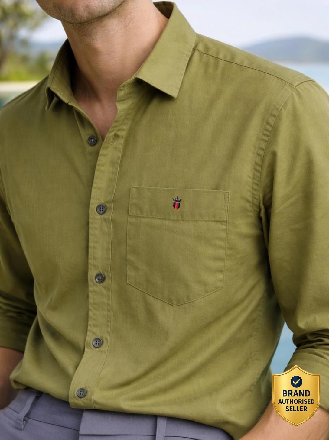 Men Slim Fit Solid Spread Collar Casual Shirt-image-4