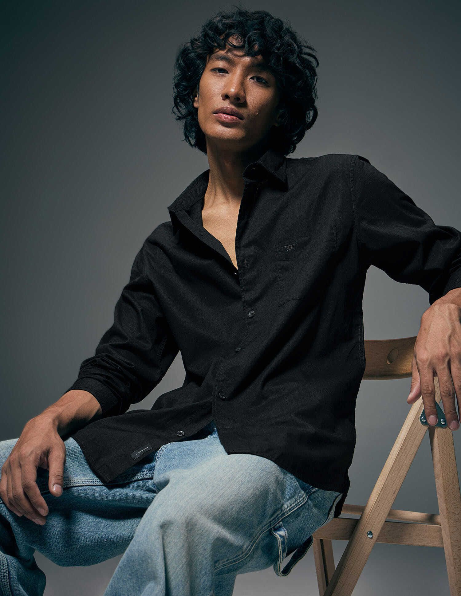 Men Slim Fit Solid Spread Collar Casual Shirt-image-3