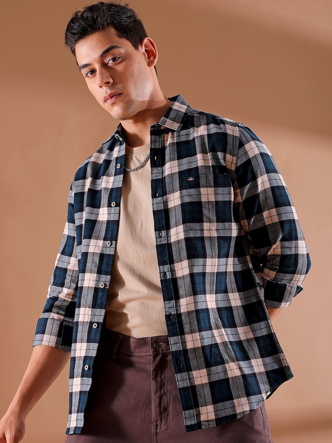 the indian garage co. Men Slim Fit Checkered Spread Collar Casual Shirt-picture-31
