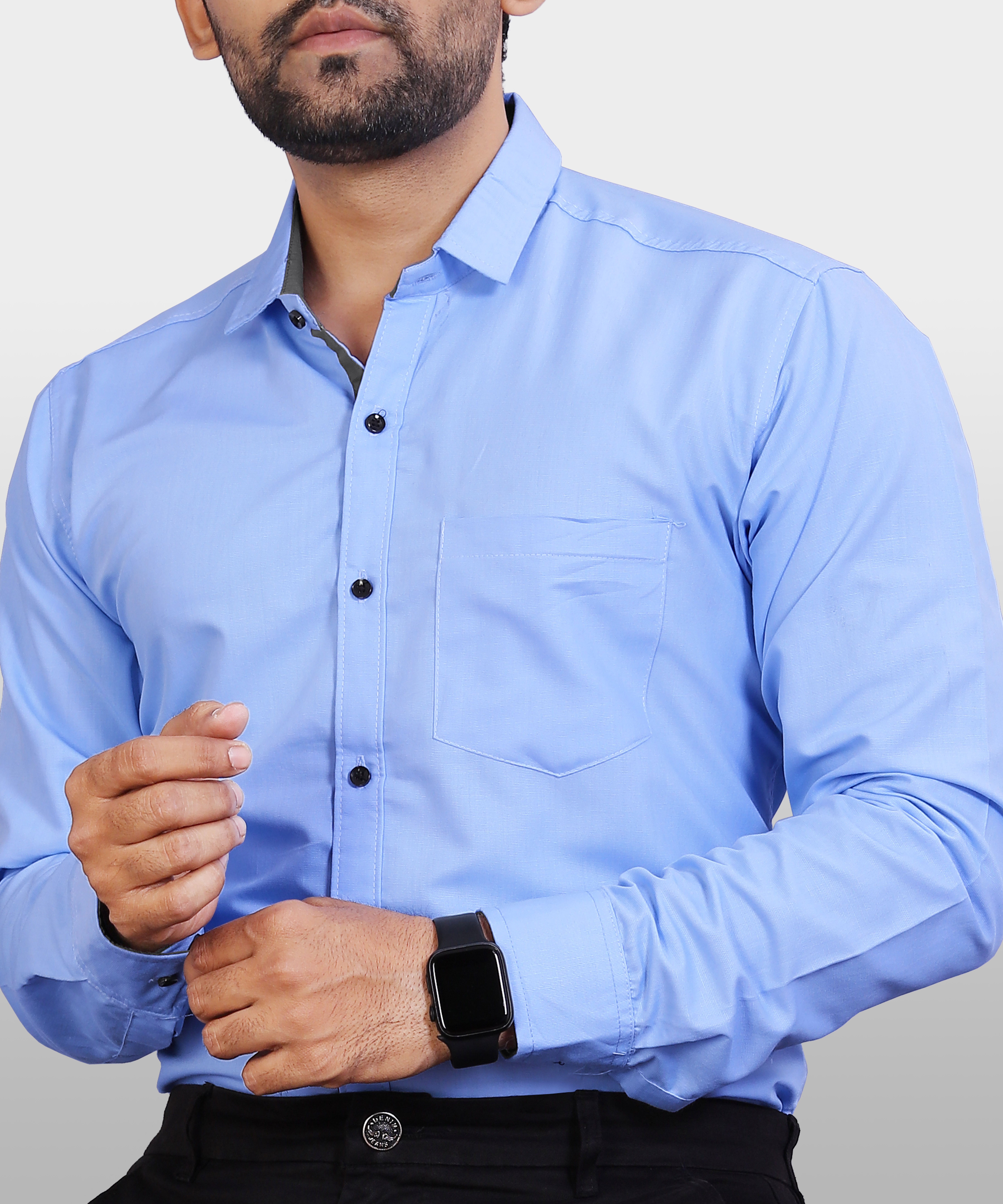 Men Regular Fit Solid Spread Collar Casual Shirt