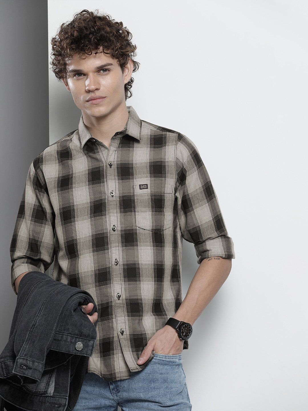 the indian garage co. Men Slim Fit Checkered Spread Collar Casual Shirt-picture-39