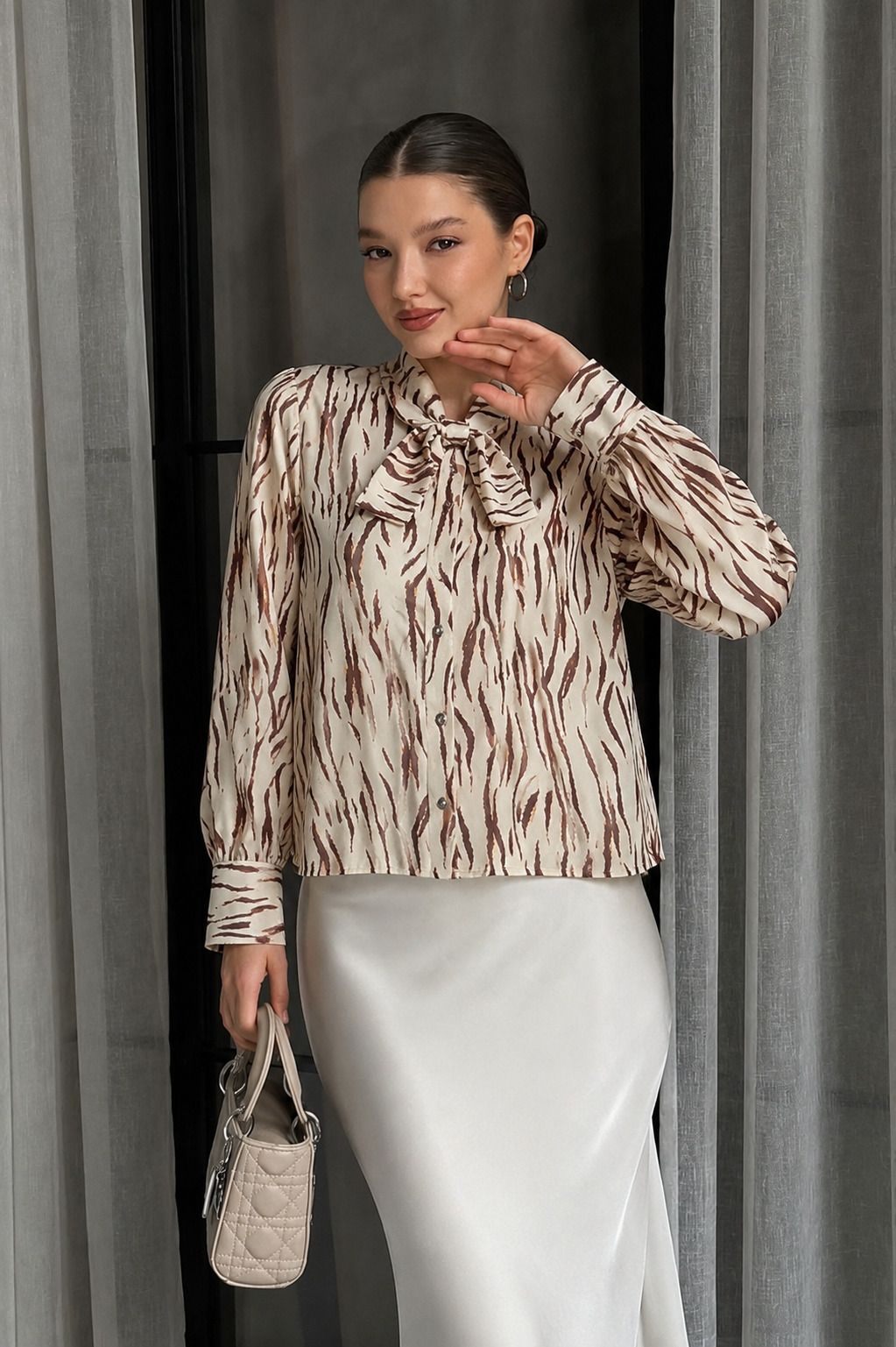 j turritopsis Women Regular Fit Animal Print Tie up Collar Casual Shirt-picture-16
