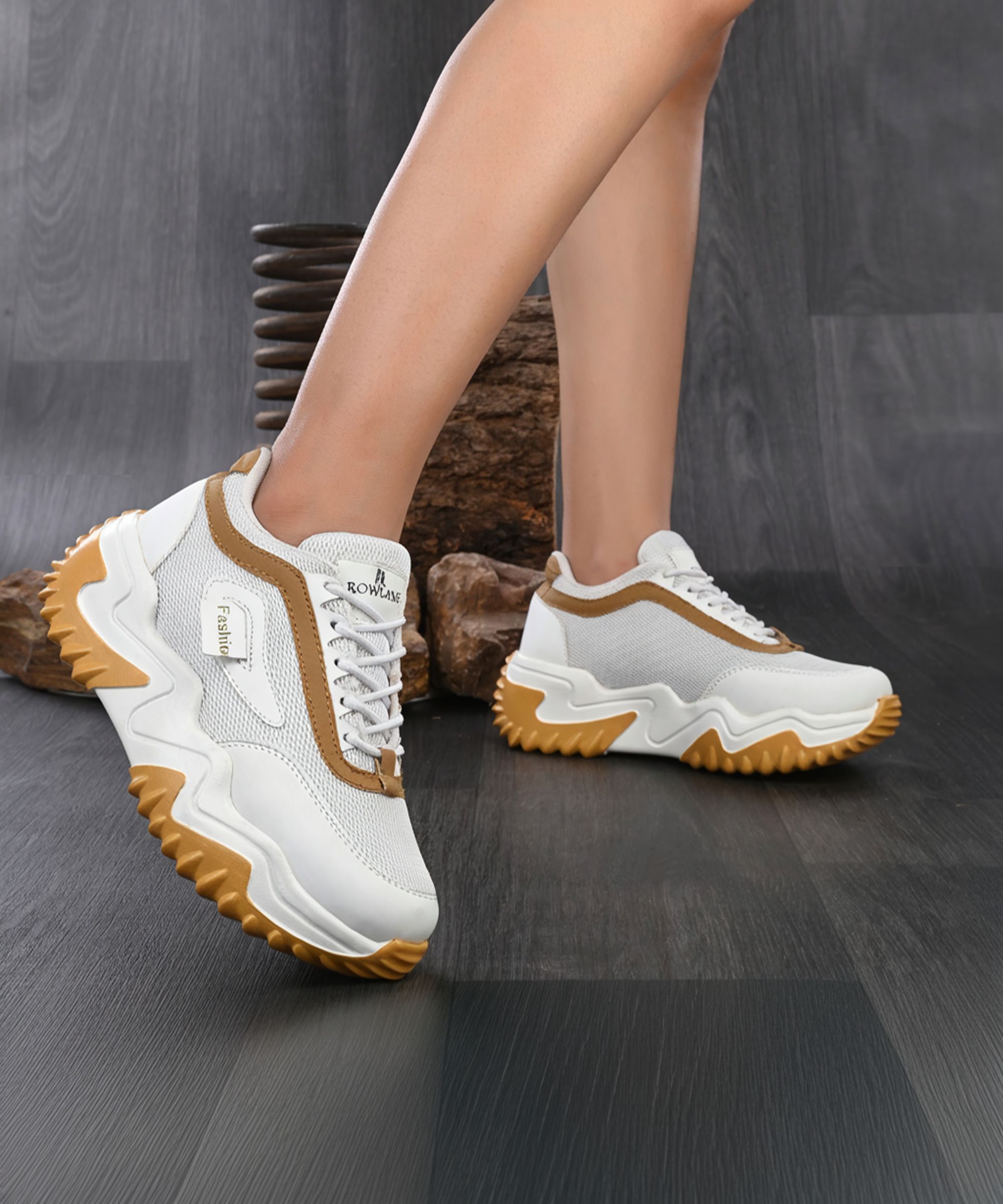 Stylish Sport shoe/Gymwear shoe/Walking shoe/Trekking shoe/Comfortable/Daily use Training & Gym Shoes For Women