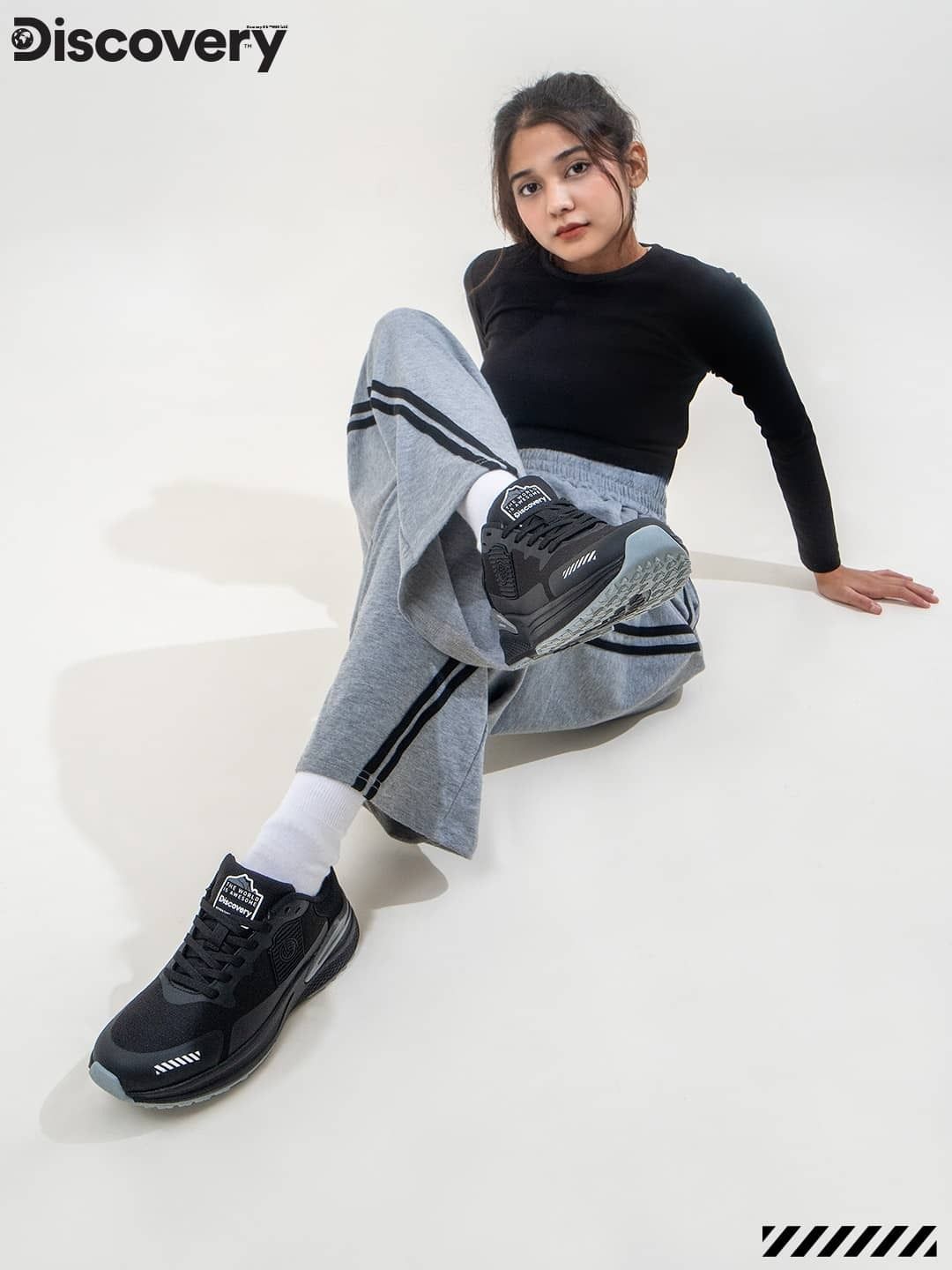 Discovery Globe Sneakers For Women-image-36