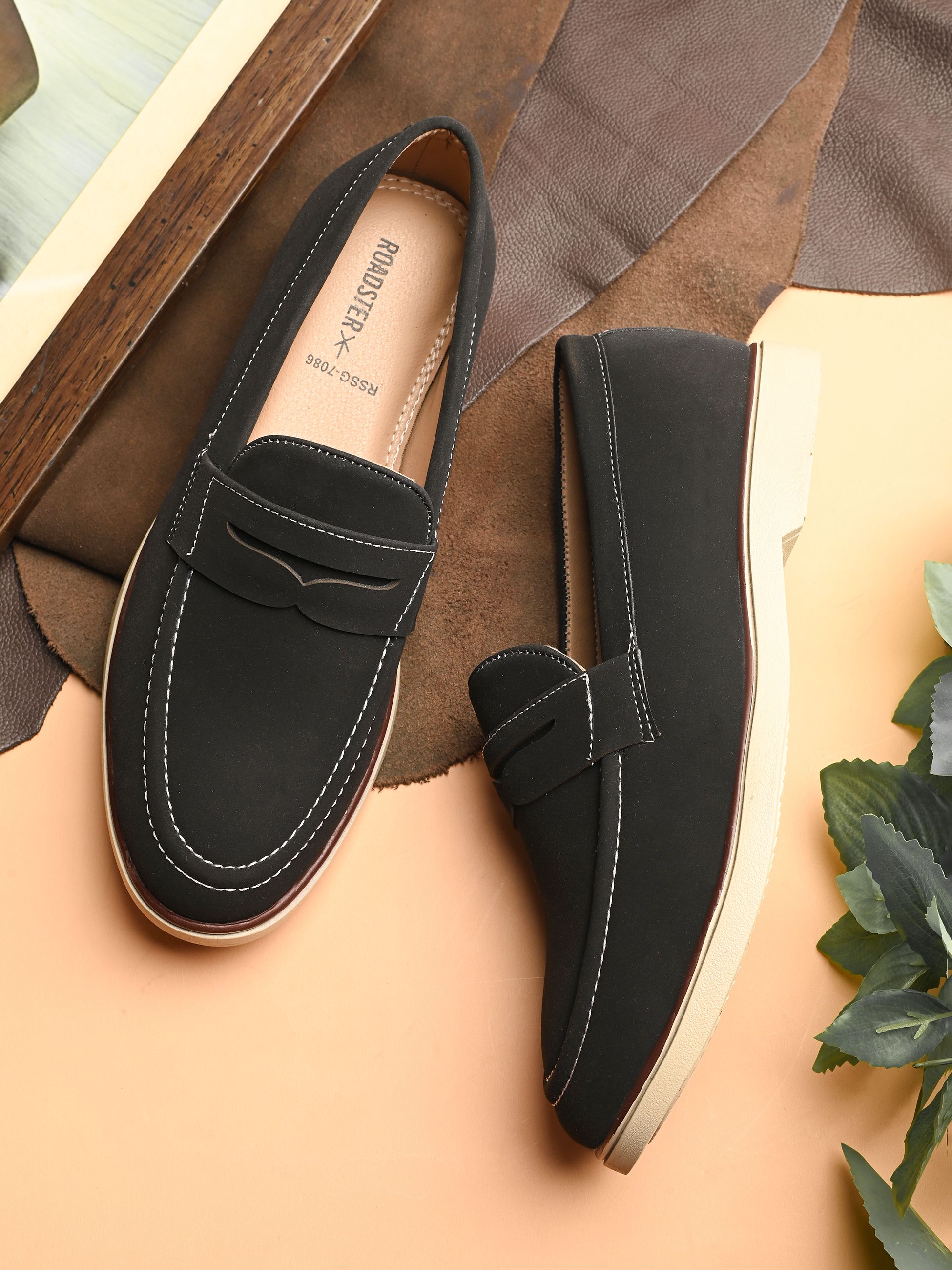 roadster Men black solid suede round toe comfortable slip on moccasins stylish casual lo Loafers For Men-picture-10
