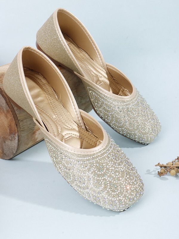 dipyo Punjabi Juttis Traditional Slip-On Flats with Embroidery Comfortable & Stylish Slip On For Women-picture-4
