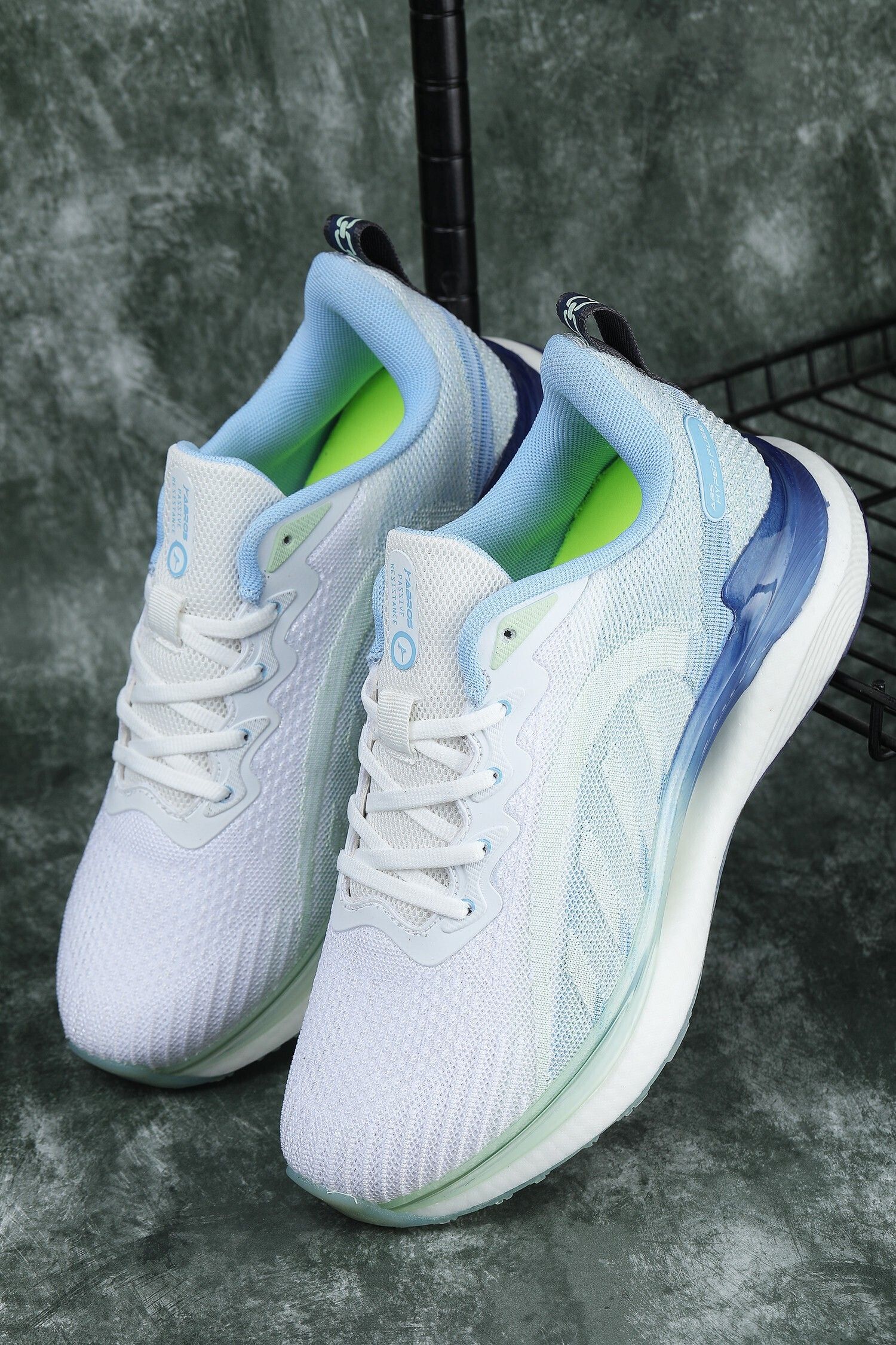 MAXIMUS Athleisure Cultured Round-Toe Shape & Hyperfuse Technology Walking Shoes For Men