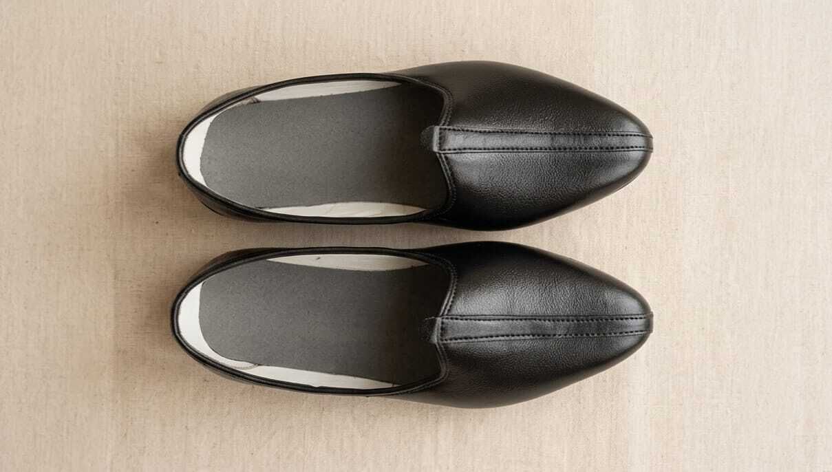 Women's Black Slip-On Flat Mules | Closed Toe Casual Comfort Jutis Loafers For Men-image-43