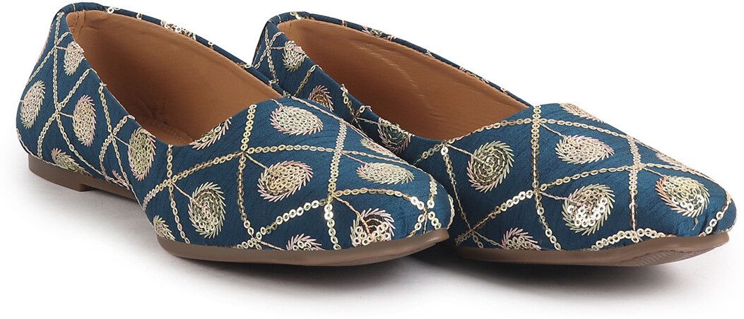 Ethnic Silk Embroidery Zardozi Slip On Juttis for Wedding|Lehanga Festive Mojaris For Women-image-36