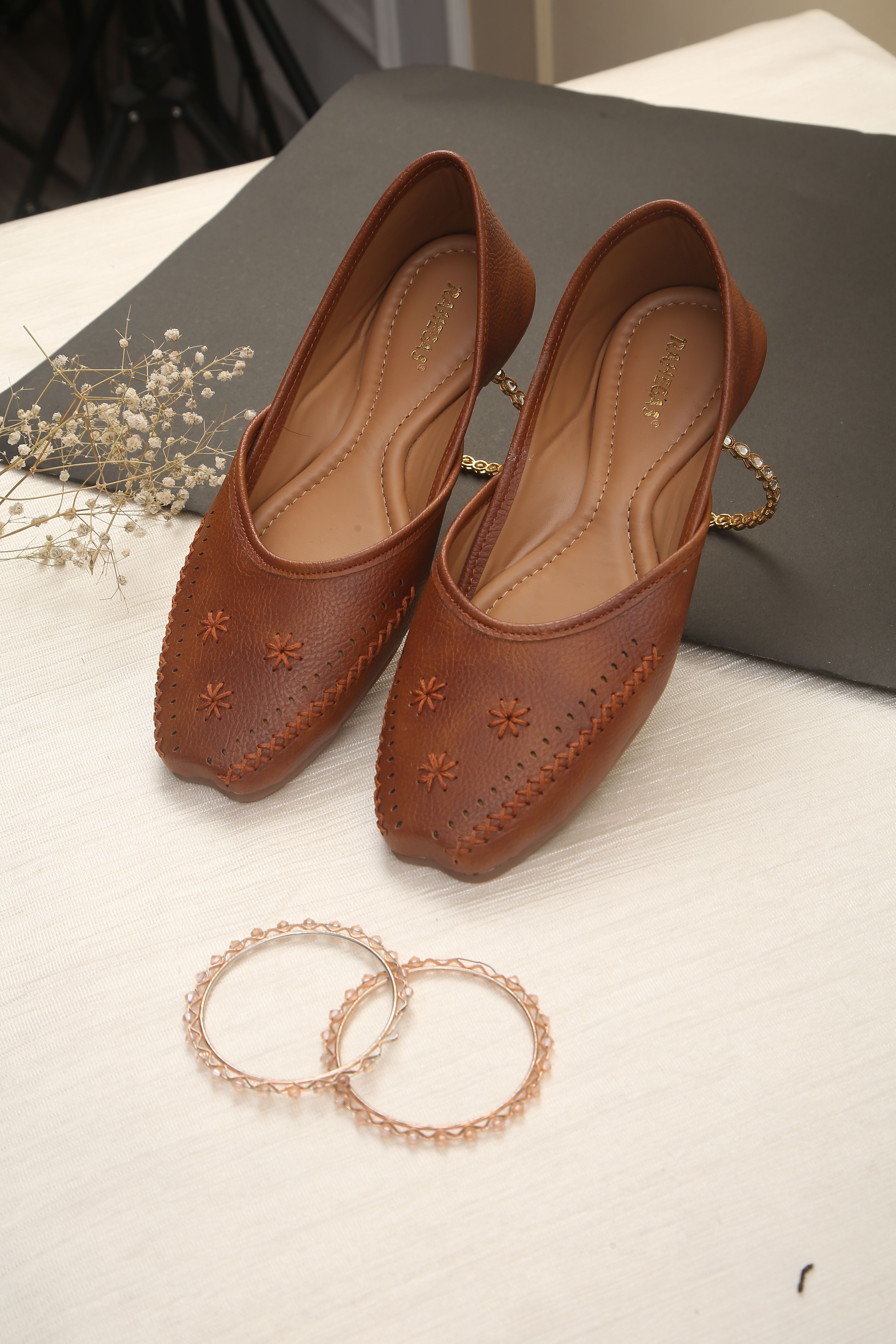 Brown Handcrafted Juti for Women – Stylish juttis & Mojari Fusion Bellies For Women-image-26