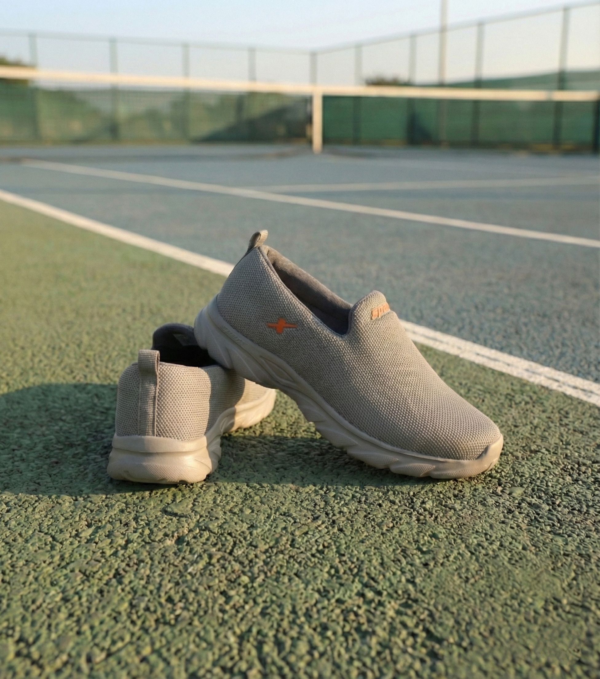 SM 675 Walking Shoes For Men