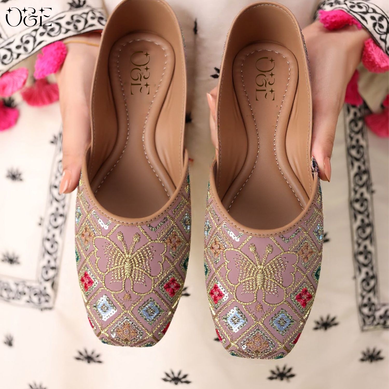 Coral Peach Mojaris Ethnic Wear Padded Embriodery Punjabi Jutti Party Wear For Women-image-14