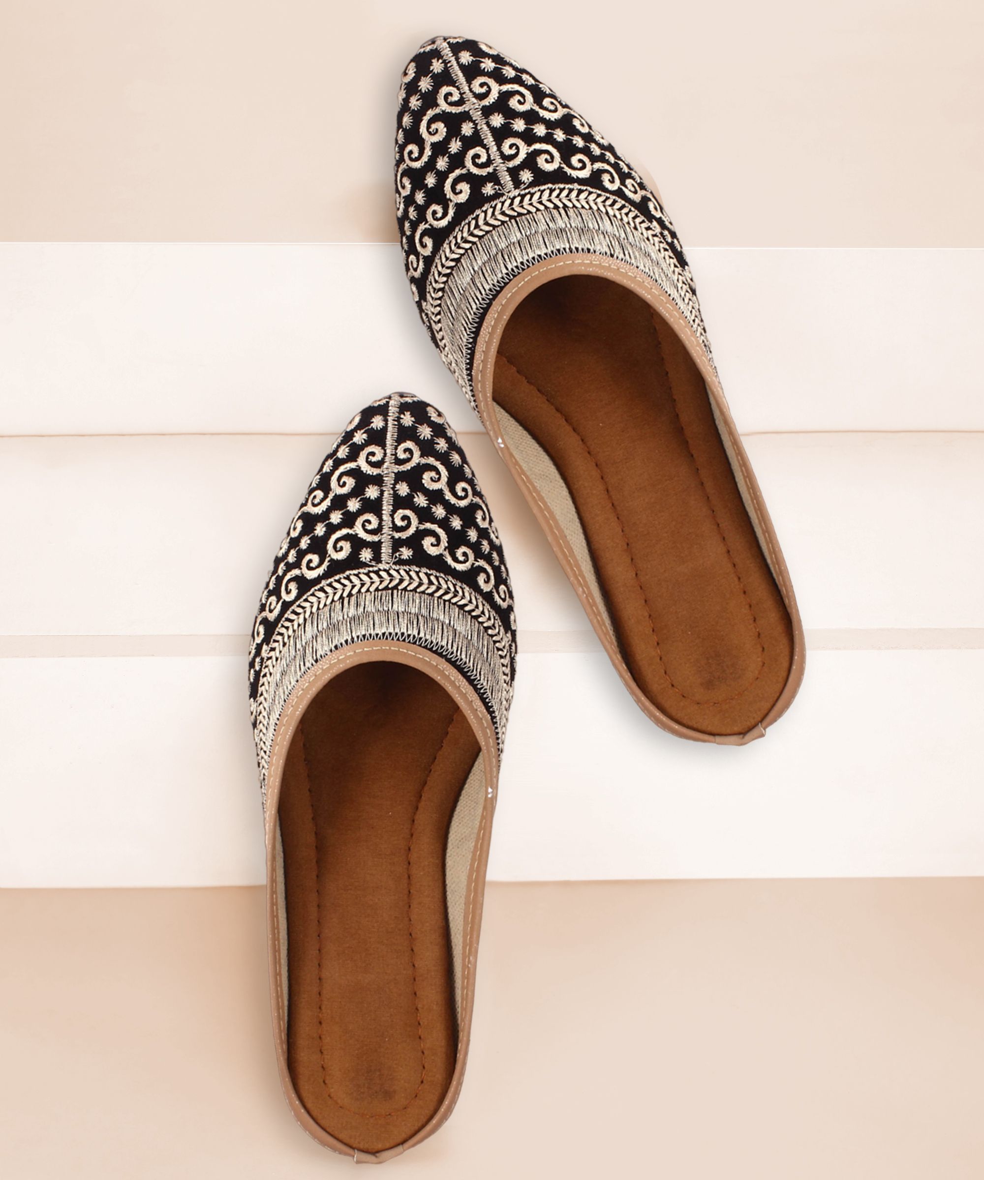 Punjabi Jutis For Women