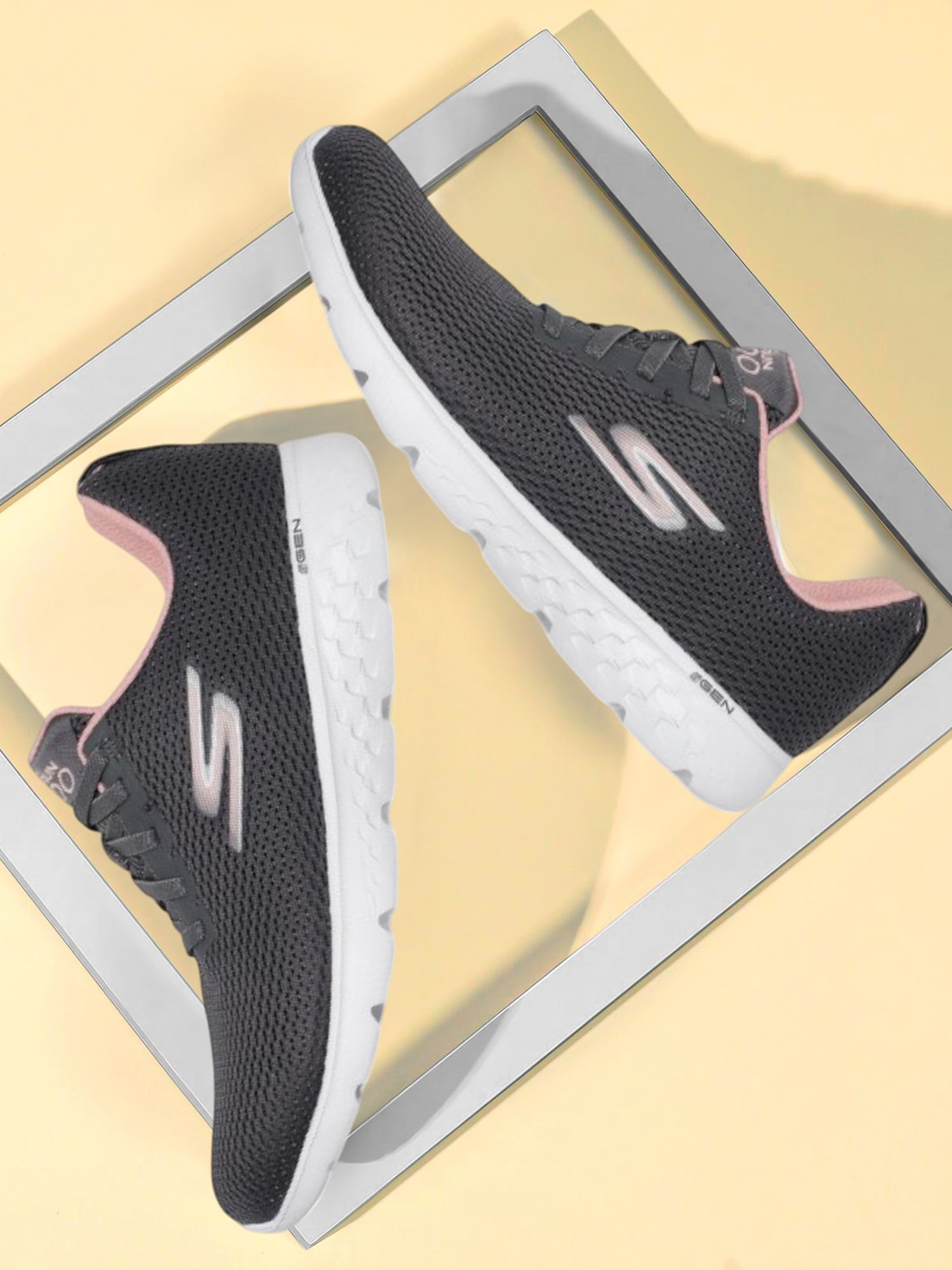 GO RUN 400 Slip On Sneakers For Women-image-13