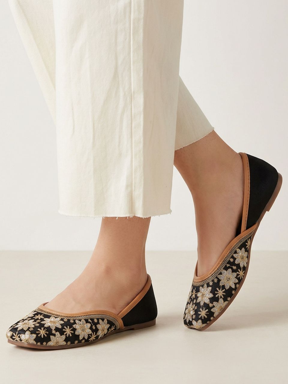 Embroidered Ethnic Jutti Flats Floral Design Slip-On Traditional Mojari Mojaris For Women-image-6