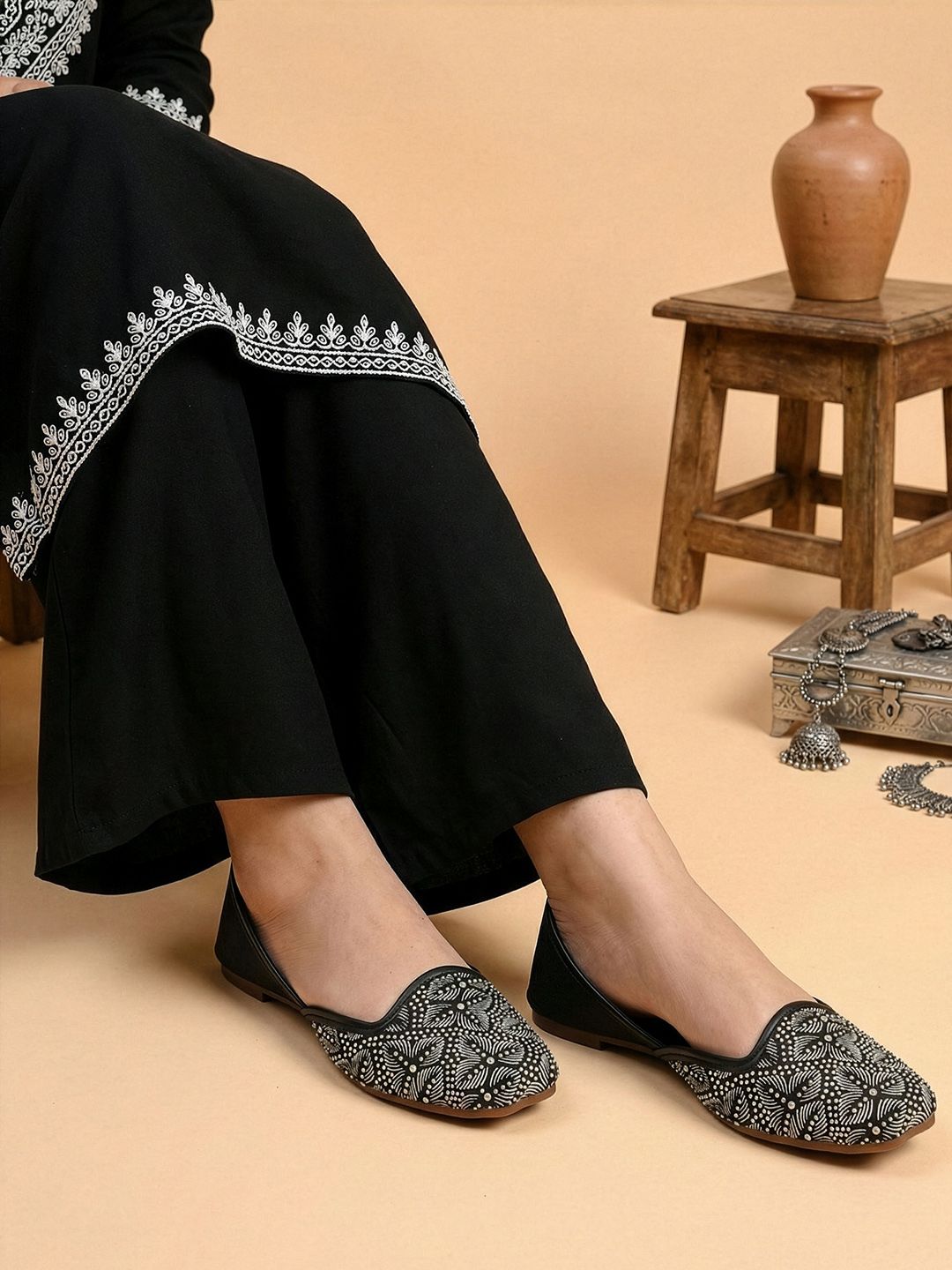 Women’s Jutti Flats with Stone & Crystal Work Bellies For Women
