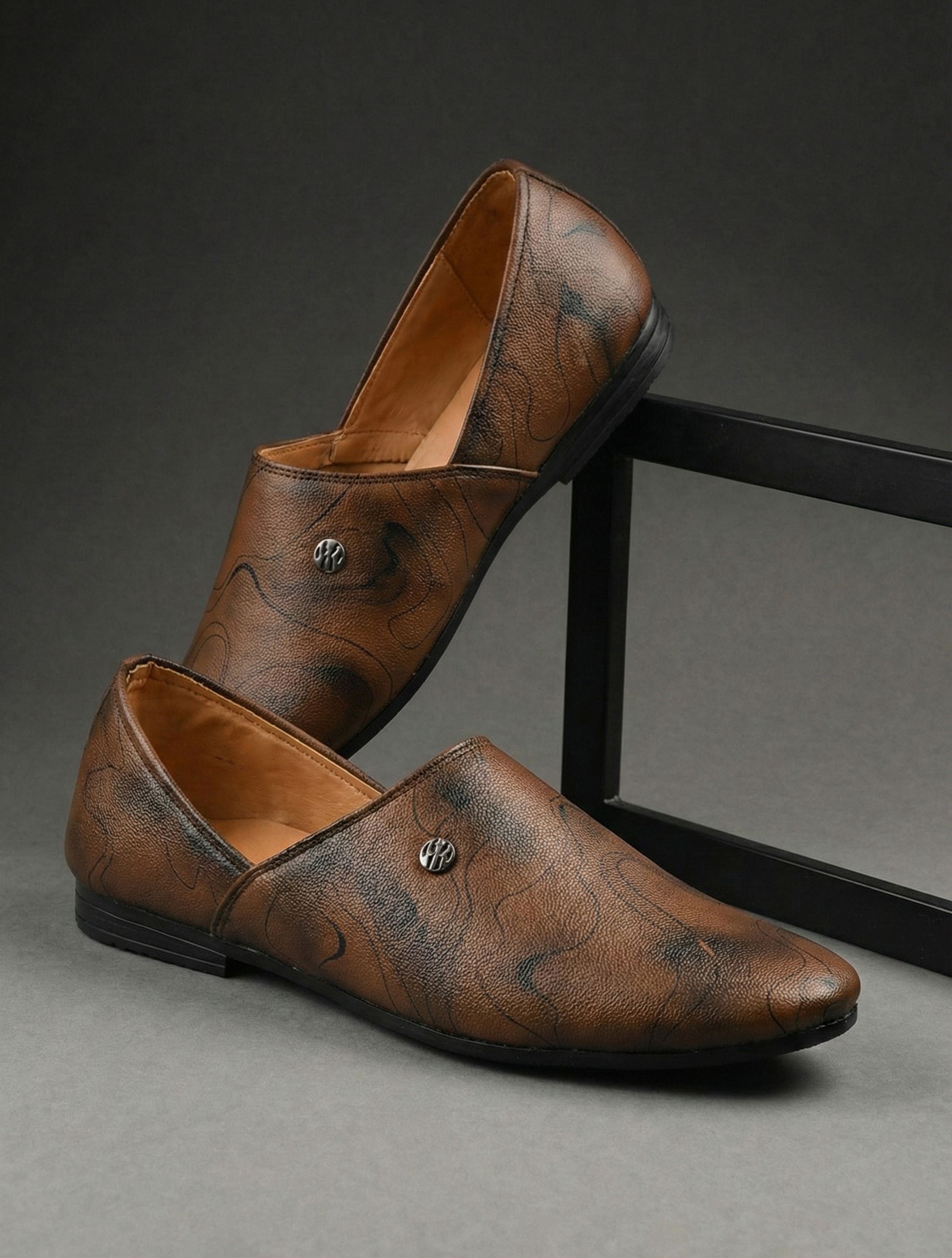 structy Mojaris and Juttis Casuals For Men-picture-16