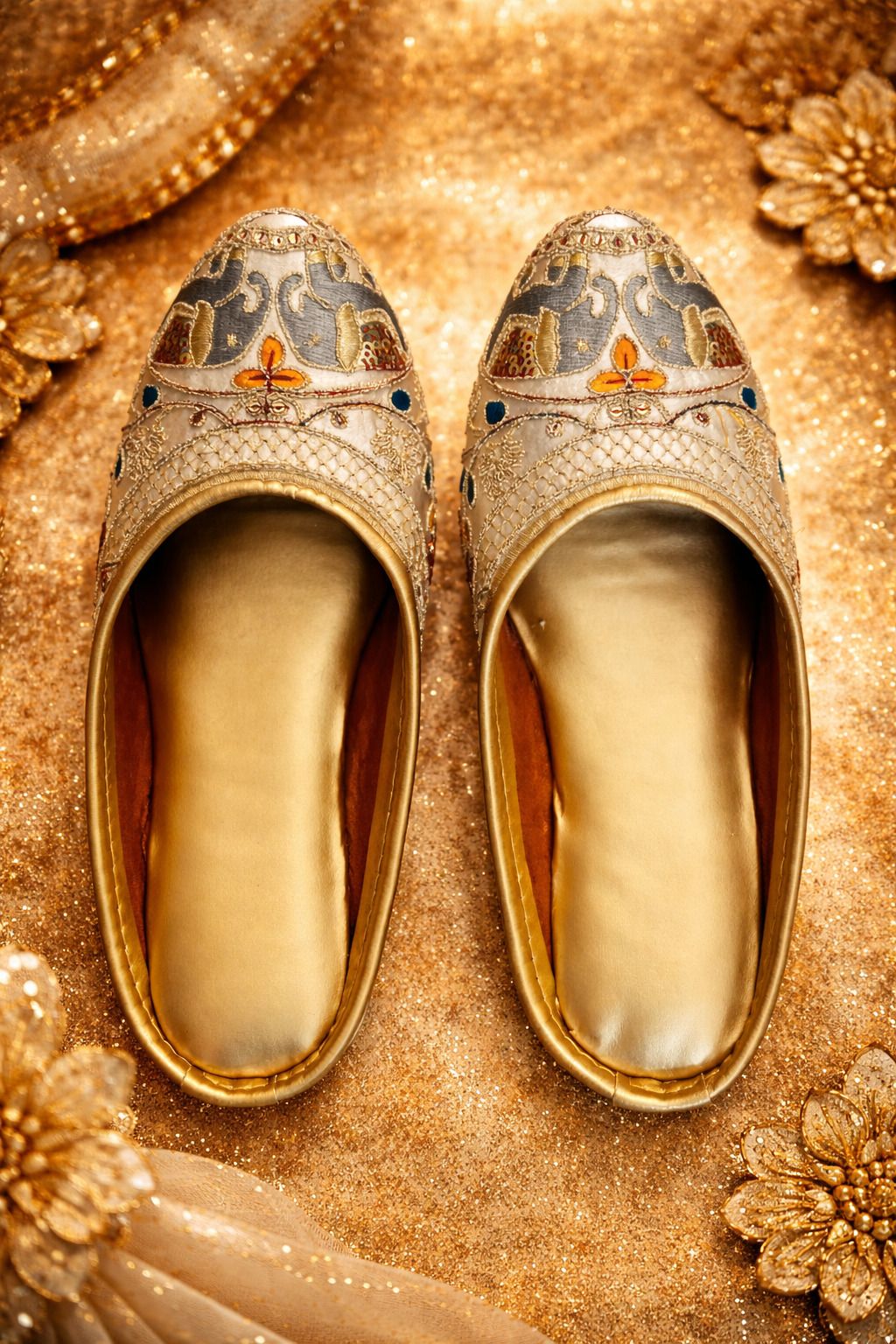Stylish Golden Jutti Women, Golden Handwork Ethnic Flats for Wedding Use Party Wear For Women-image-2