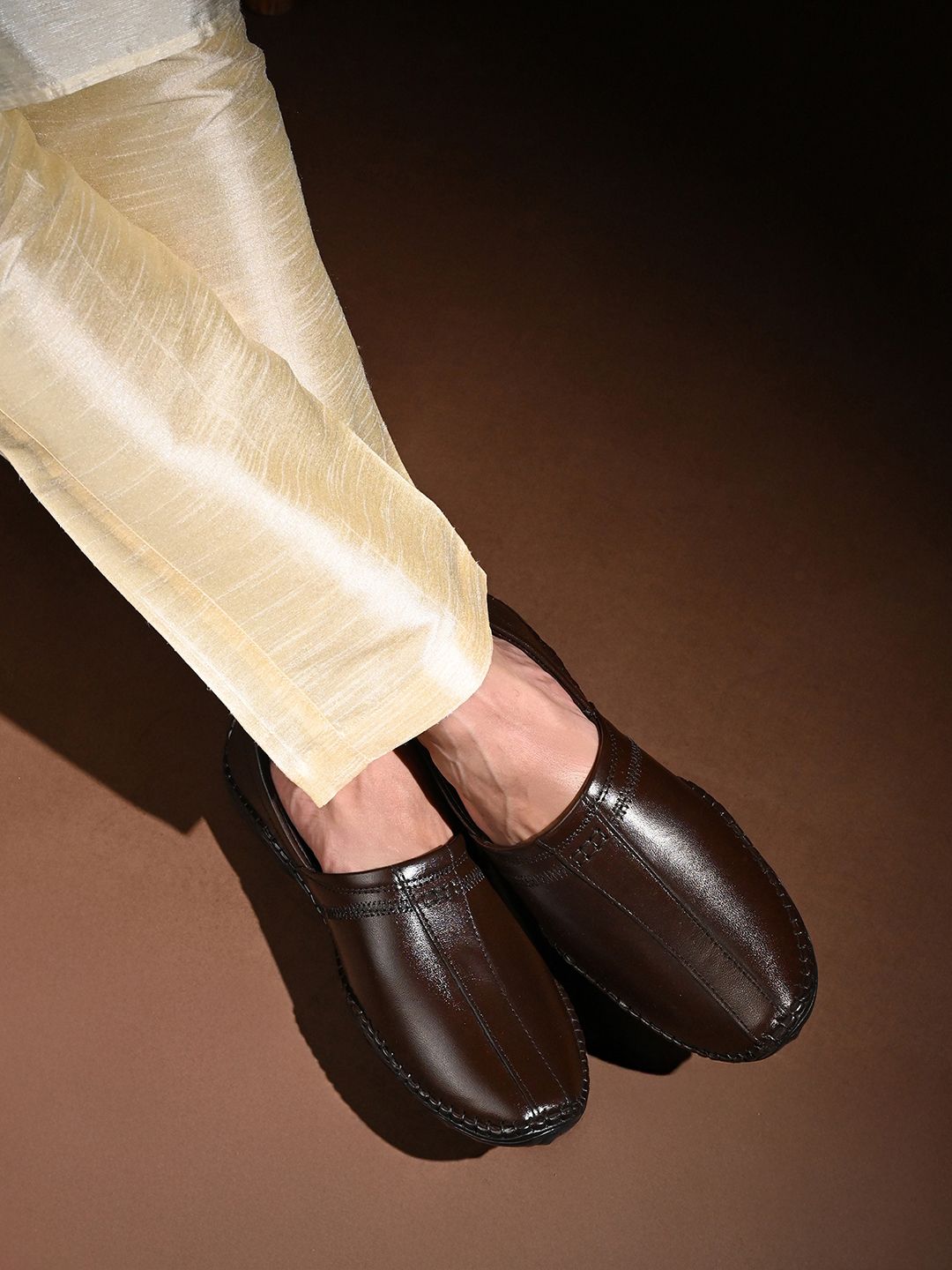 louis stitch Brunette Brown Genuine Leather Nagra Slip-On Mojaris and Jutis for men Slip On For Men-picture-33