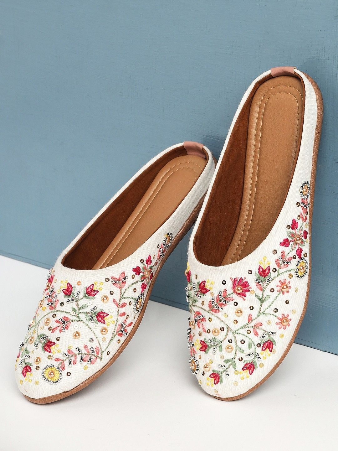 Women Embellished Ethnic Mules flats Casuals For Women