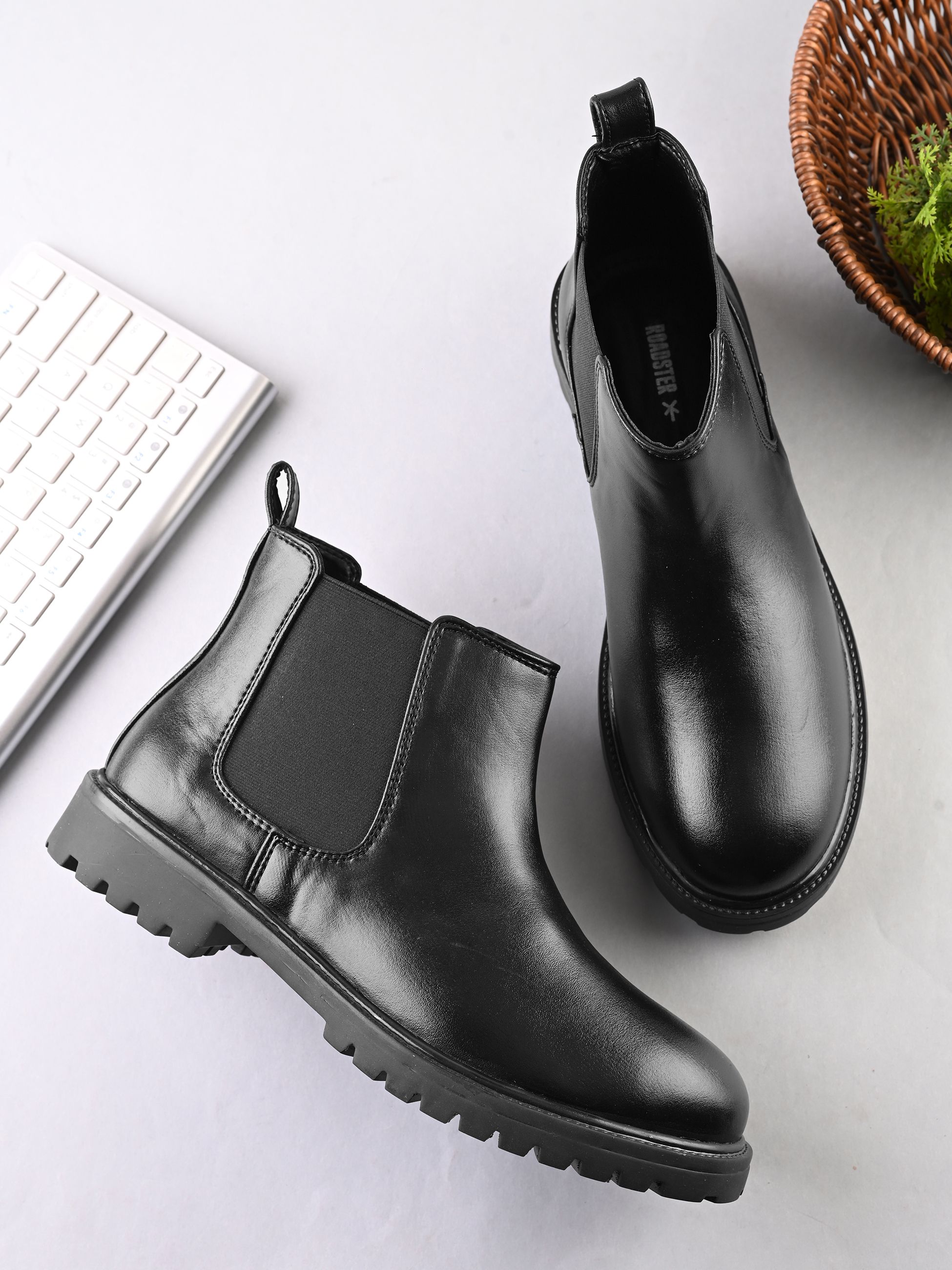 roadster Men black solid round toe pu high top regular slip on office wear casual slip o Boots For Men-picture-12